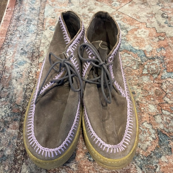 Laidback London Shenje Suede Lace-Up Chukka Booties Gray - Purple Crochet Detail - Picture 3 of 7